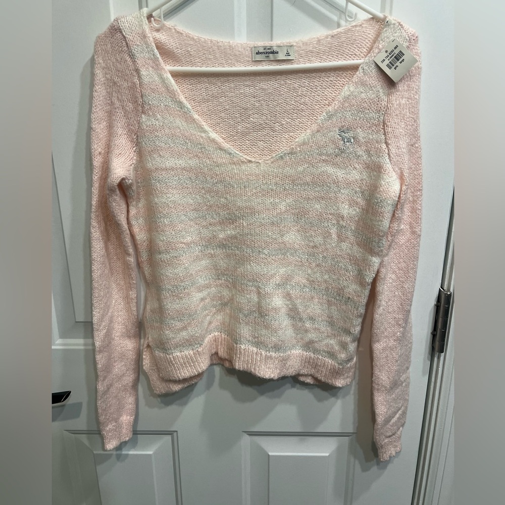 Abercrombie Light Pink and White V-Neck Sweater